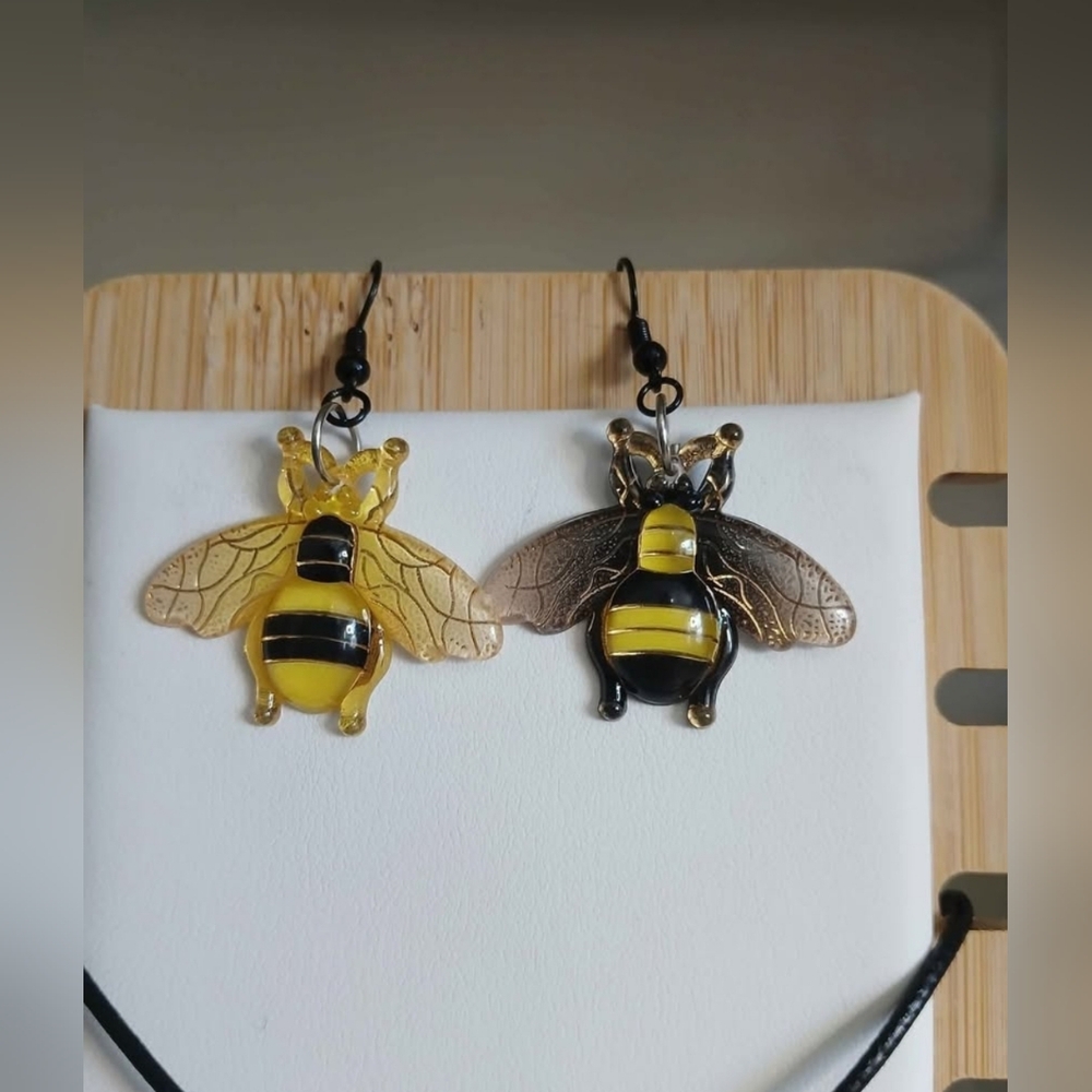 2/$10 New Bee Earrings Womens Teen Girl Jewelry Accessories